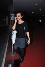 Radhika Apte snapped at international airport on 5th Jan 2016